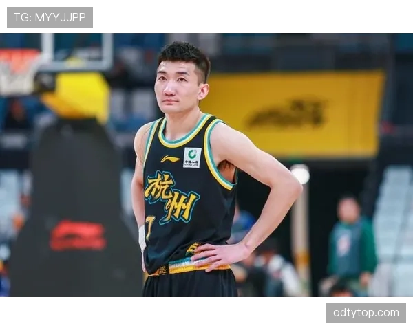 孙铭徽刚拼完比赛就抱着外卖走，手上那块表看的我怀疑人生