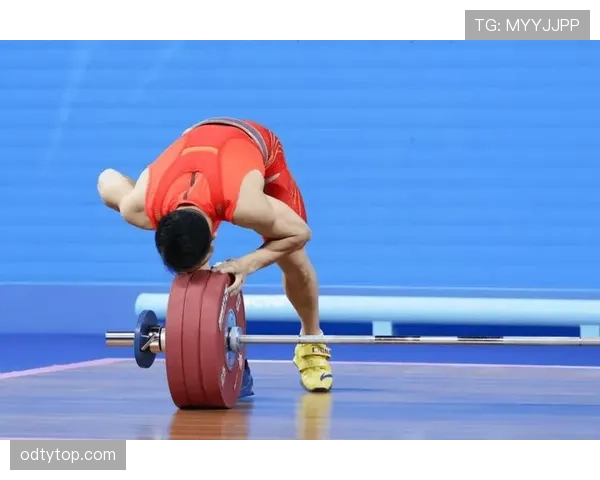 石智勇训练完吃五顿饭，我连外卖自由都没有